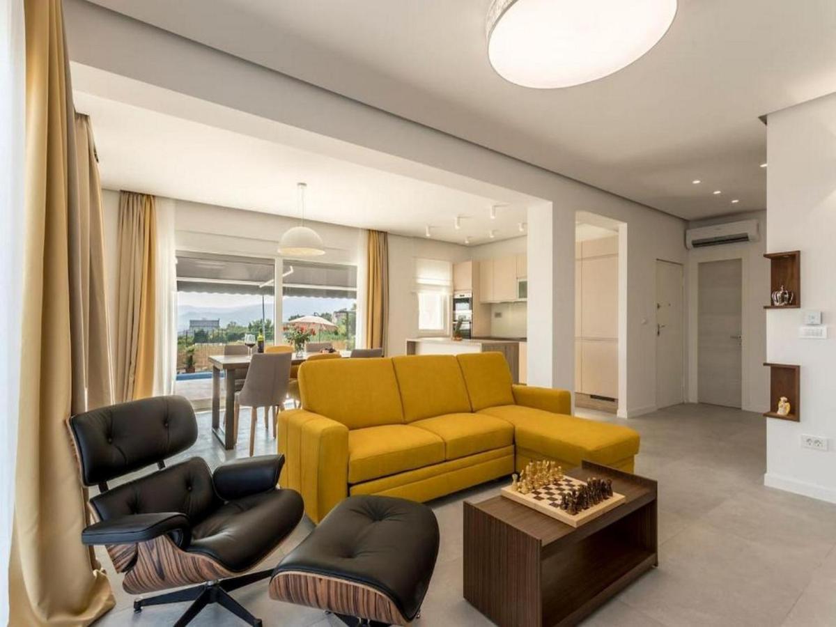Grey Vila Kastela